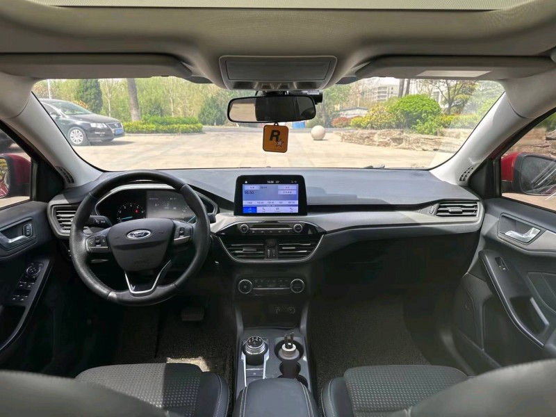 青岛20年福特福克斯8