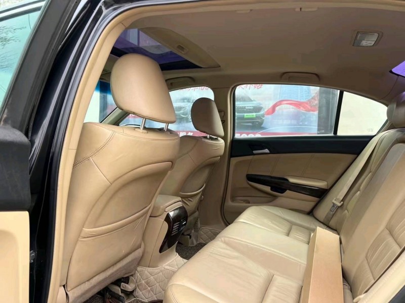 保定10年本田雅阁8