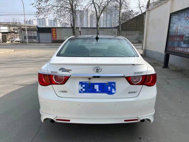 保定12年丰田锐志9