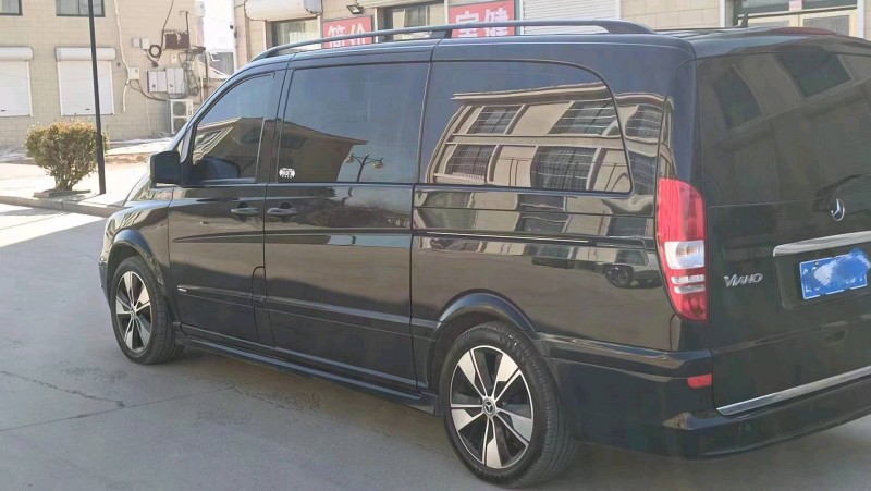 济南15年奔驰唯雅诺8