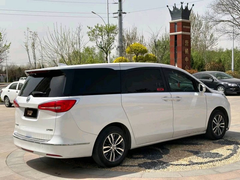 青岛18年别克GL84