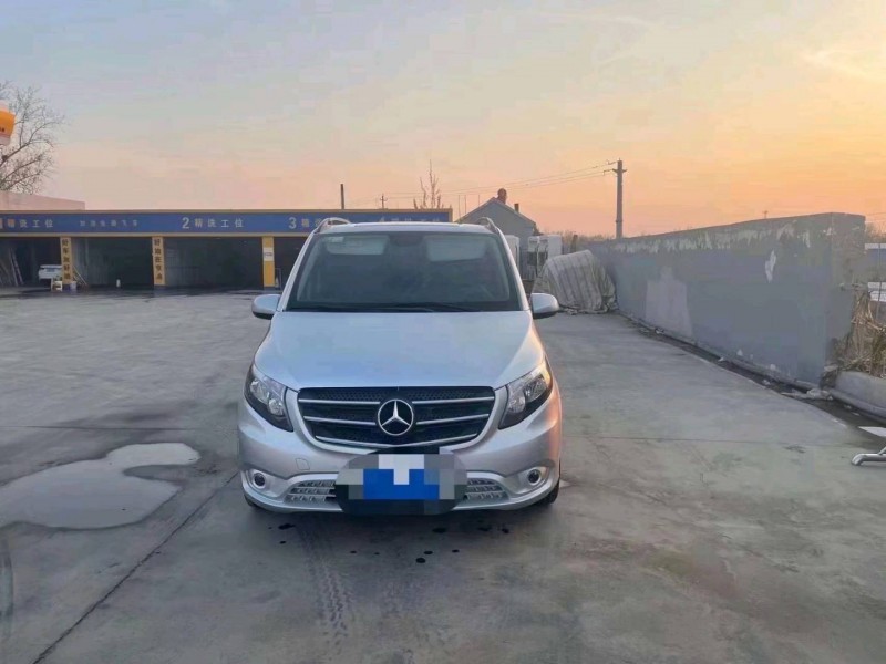 济南17年奔驰威霆1