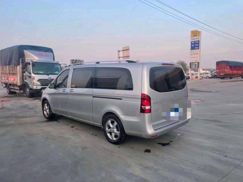 济南17年奔驰威霆2