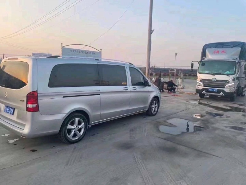 济南17年奔驰威霆3