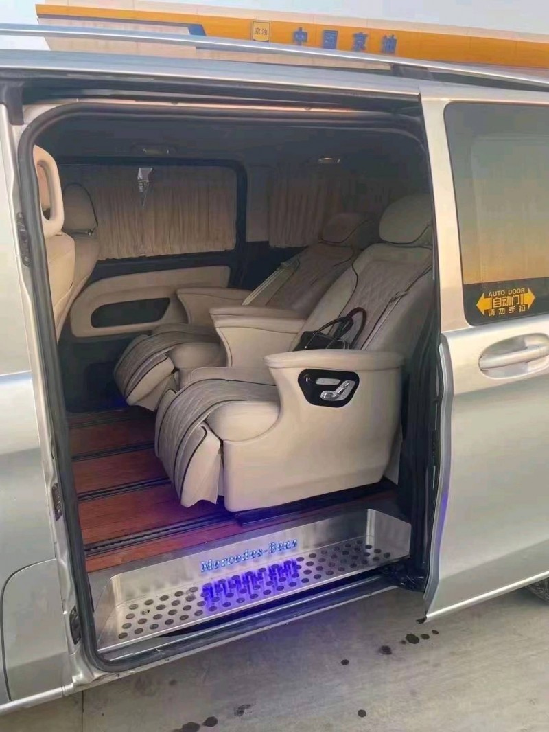 济南17年奔驰威霆8