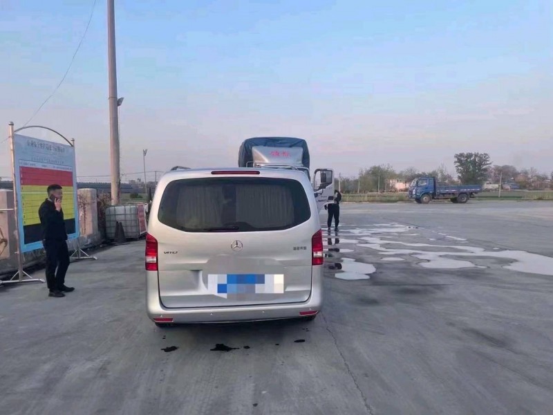 济南17年奔驰威霆9