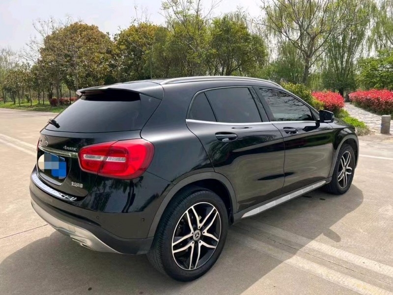 盐城17年奔驰GLA5