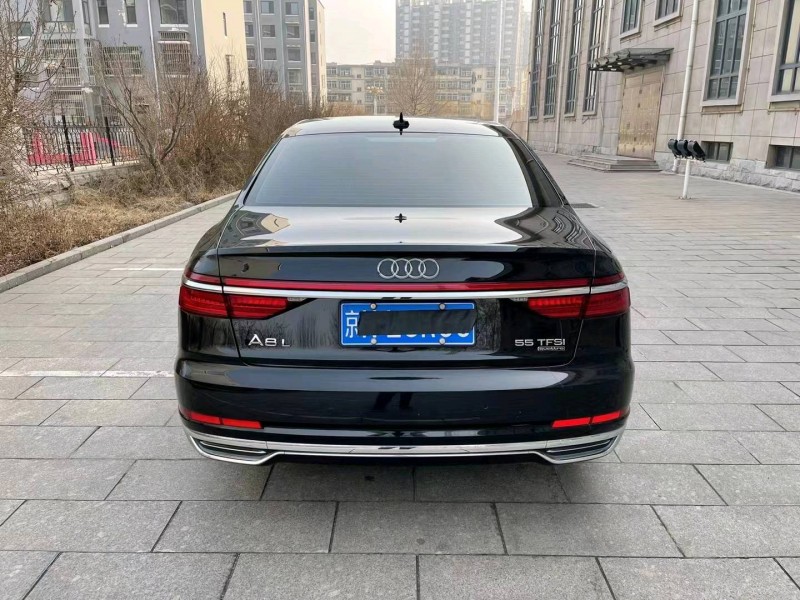 青岛19年奥迪A8L3