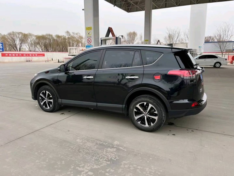 榆林19年丰田RAV47