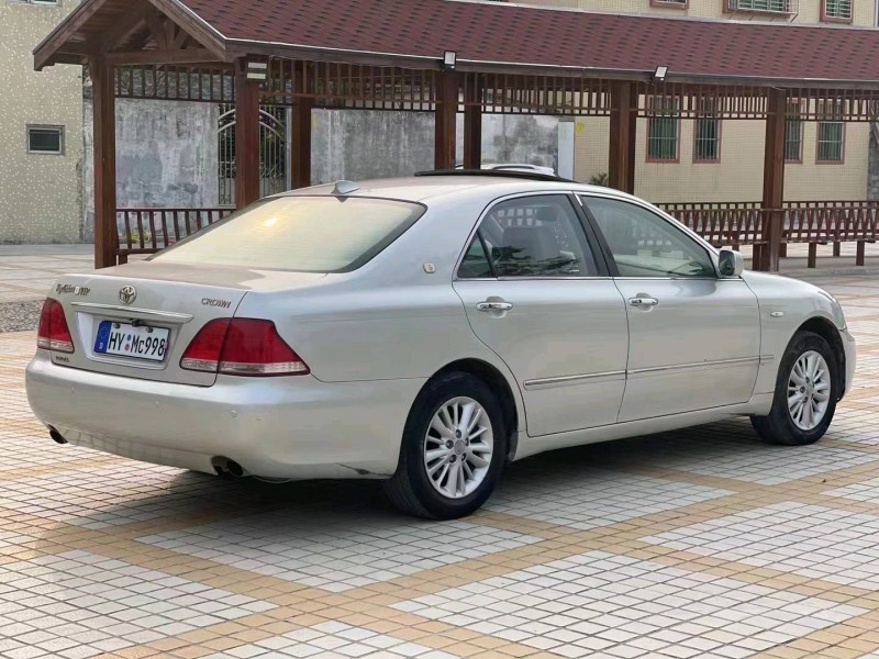 珠海06年丰田皇冠4