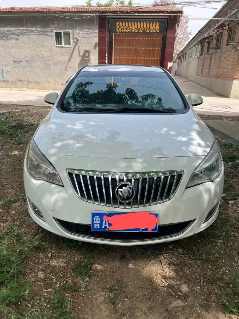 青岛13年别克英朗1