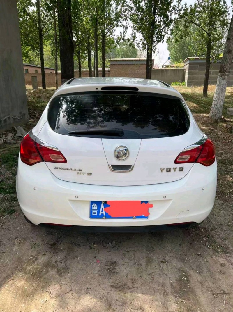 青岛13年别克英朗3