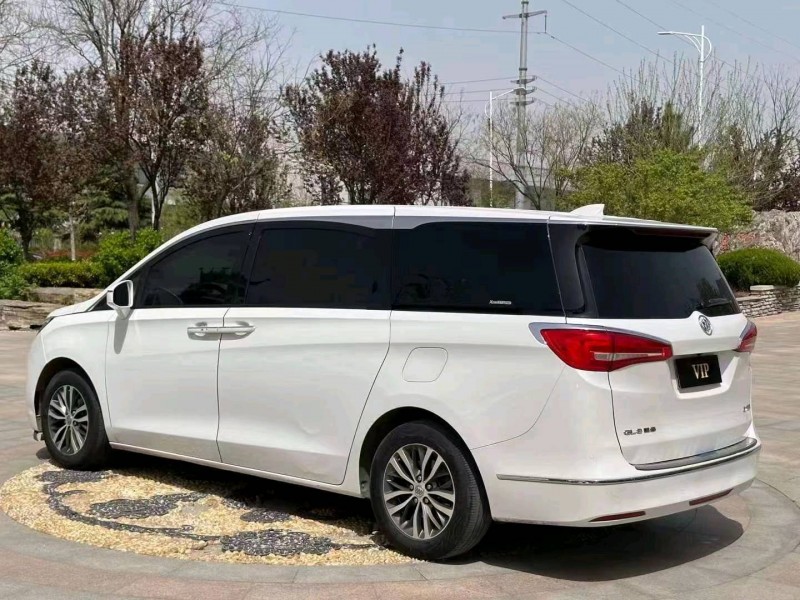 青岛18年别克GL84