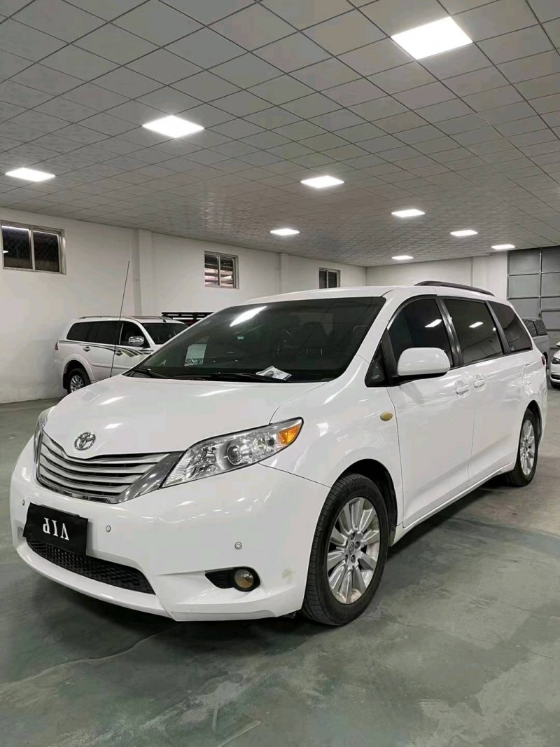 廊坊14年丰田塞纳2