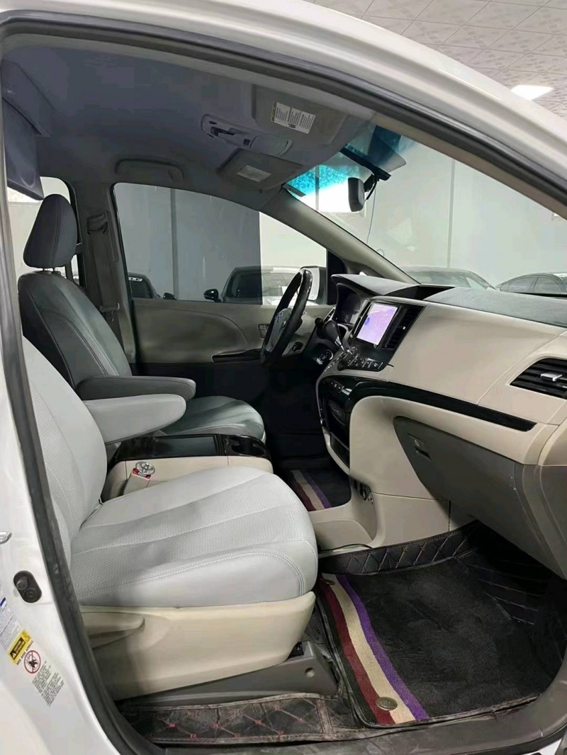 廊坊14年丰田塞纳4