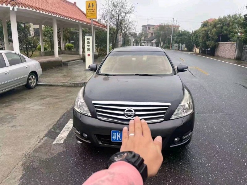 珠海09年日产天籁1