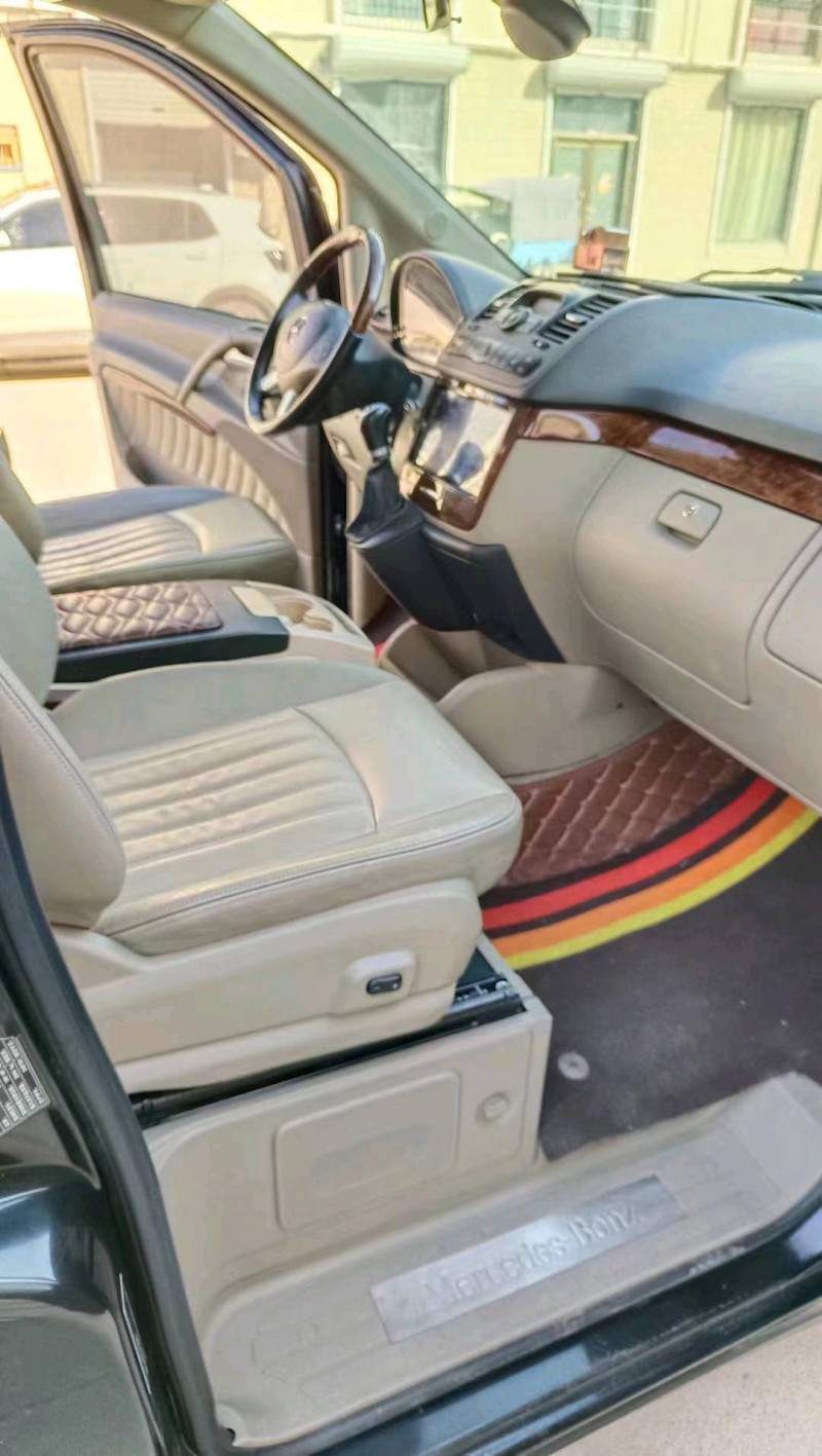 青岛15年奔驰唯雅诺7