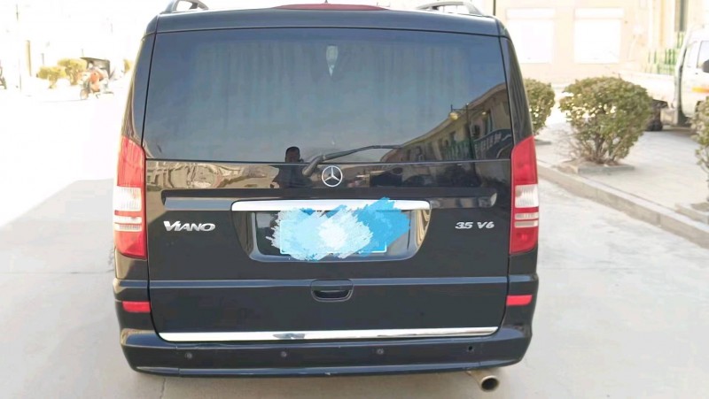 青岛15年奔驰唯雅诺9