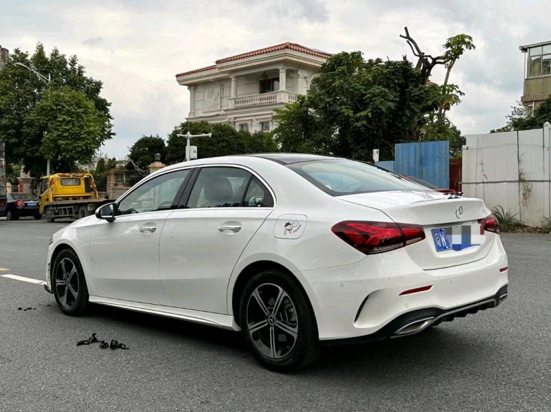 广州22年奔驰A8