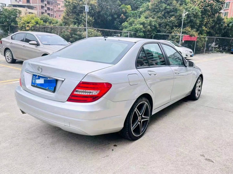 深圳12年奔驰C8
