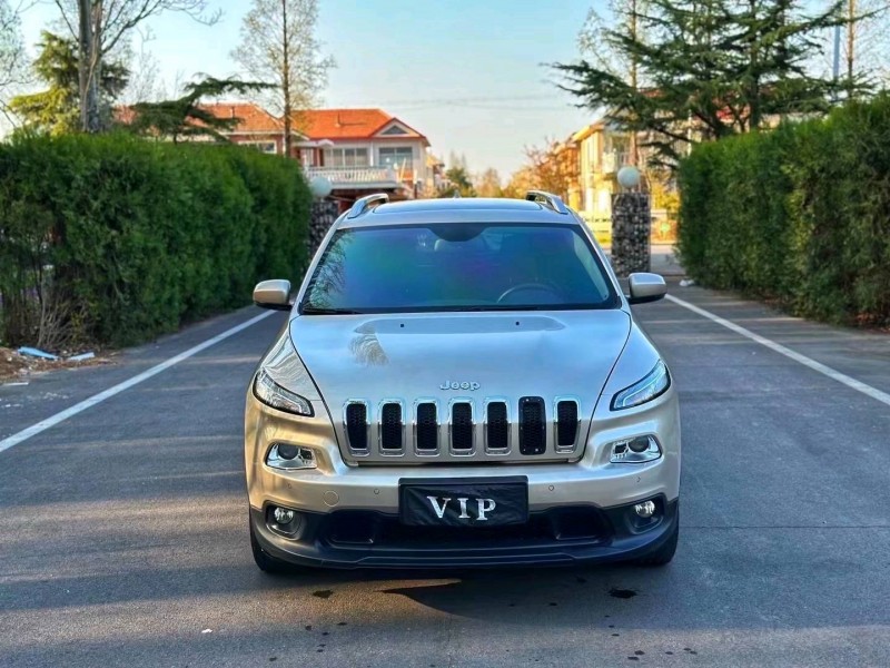 淄博16年Jeep自由光1