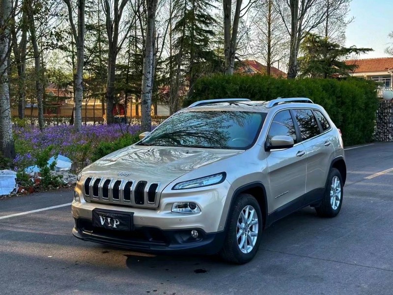 淄博16年Jeep自由光3
