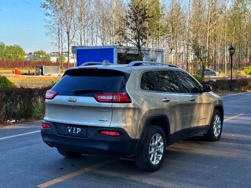 淄博16年Jeep自由光4