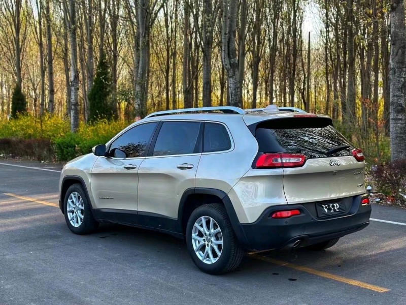 淄博16年Jeep自由光7