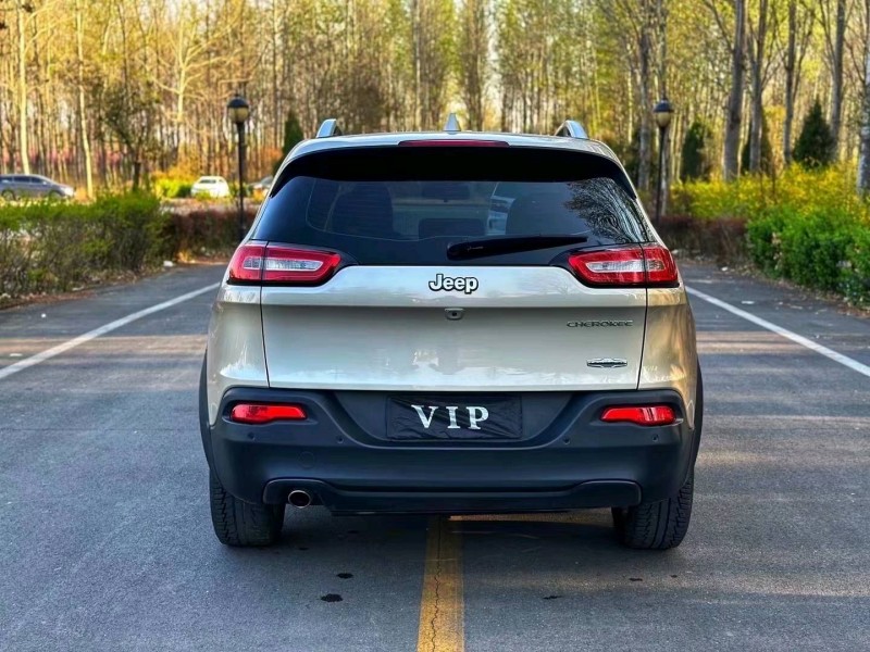 淄博16年Jeep自由光9