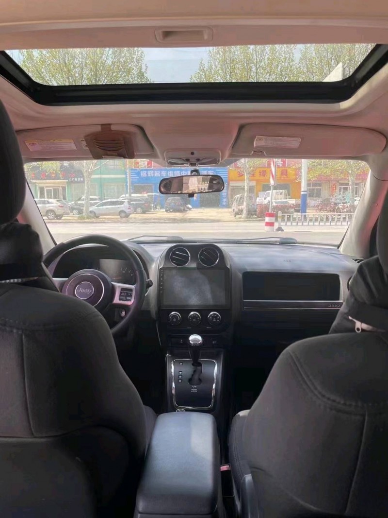 青岛12年Jeep指南者4