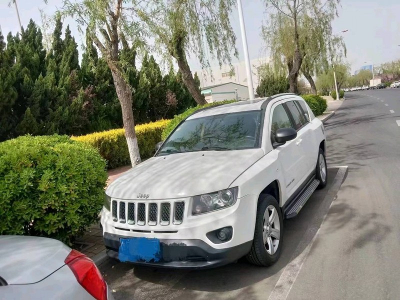 青岛13年Jeep指南者1