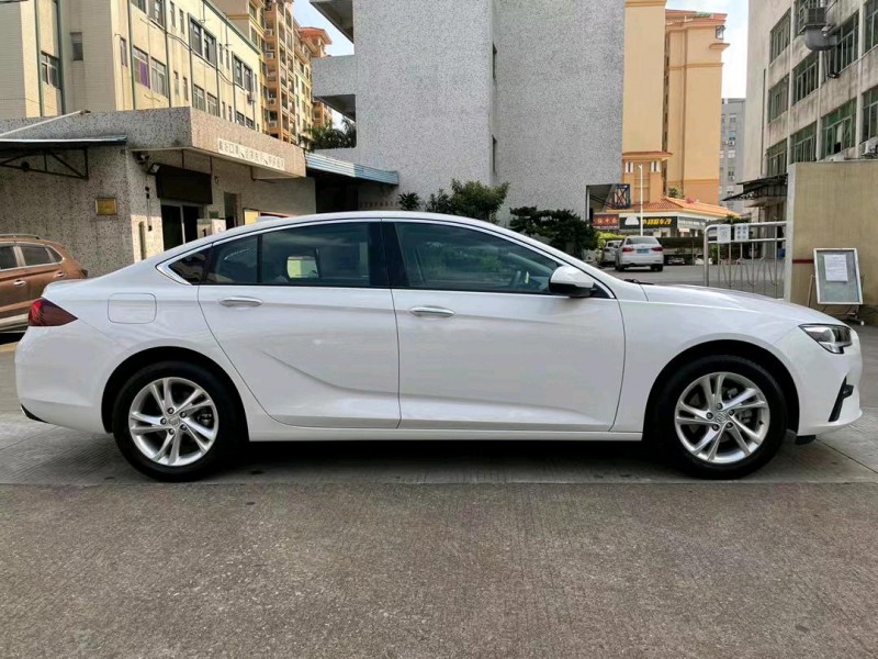 中山22年别克君威2