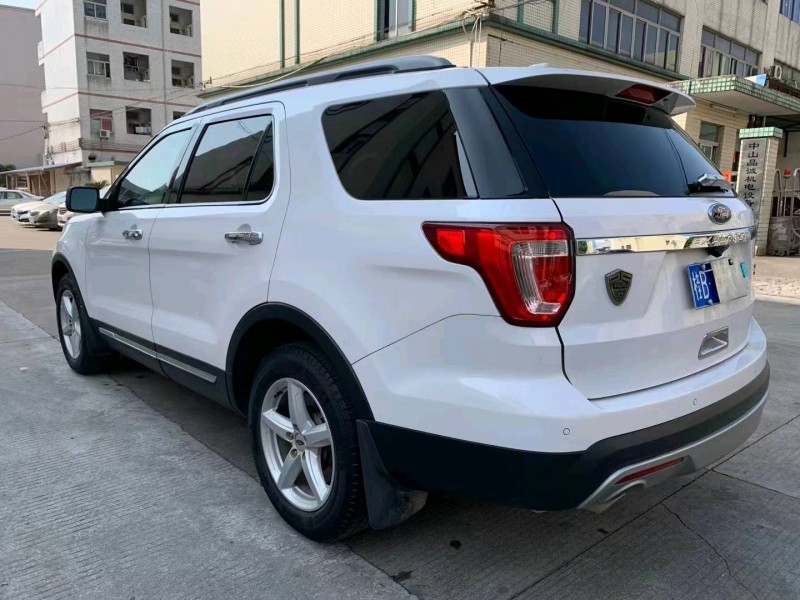 中山17年福特探险者5