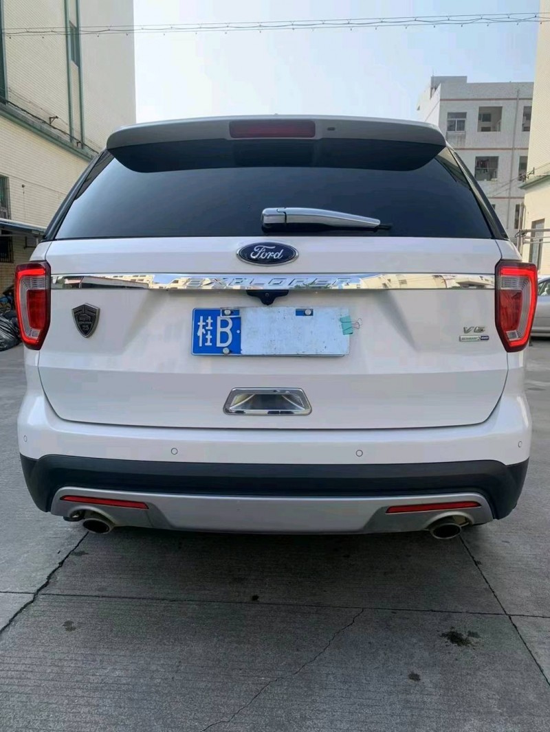 中山17年福特探险者8