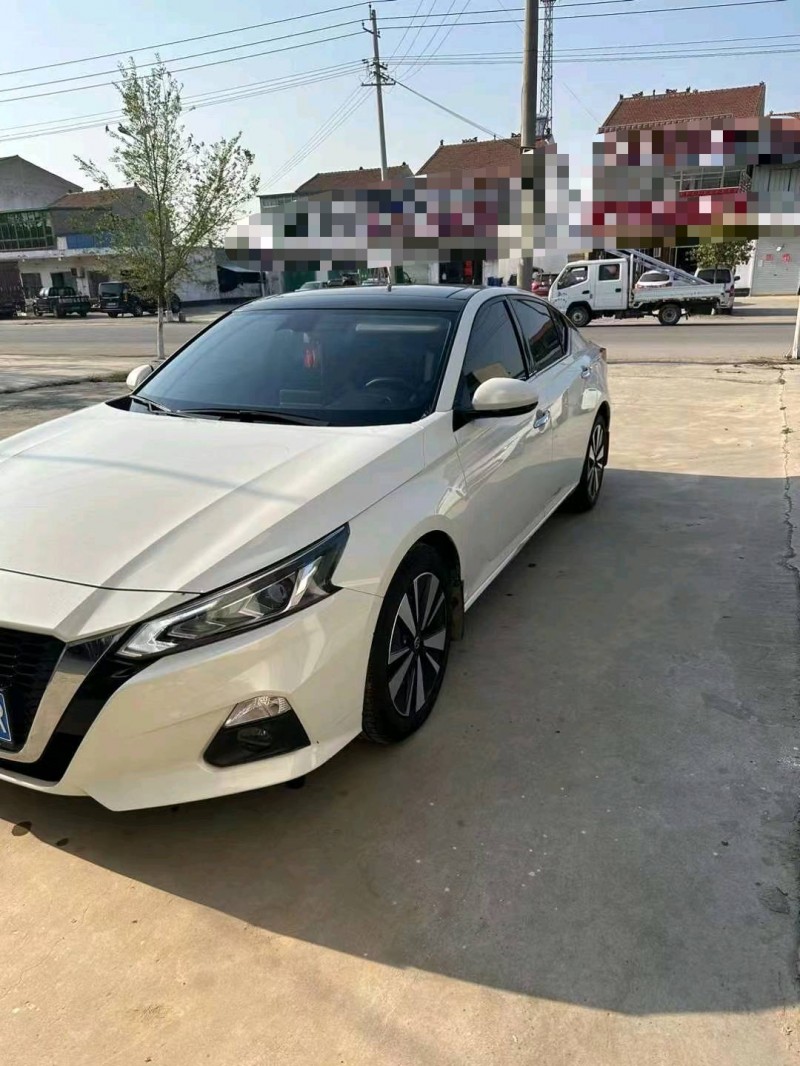 济宁21年日产天籁3