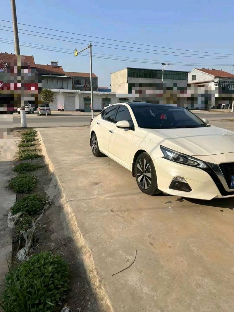 济宁21年日产天籁2