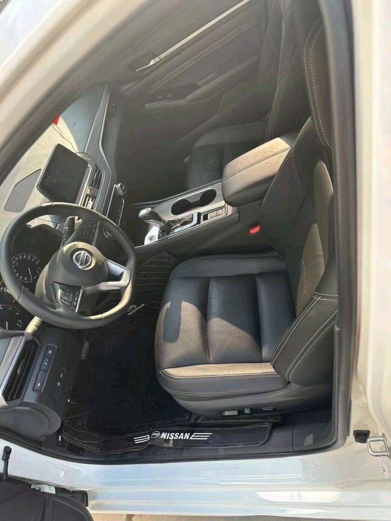 济宁21年日产天籁4