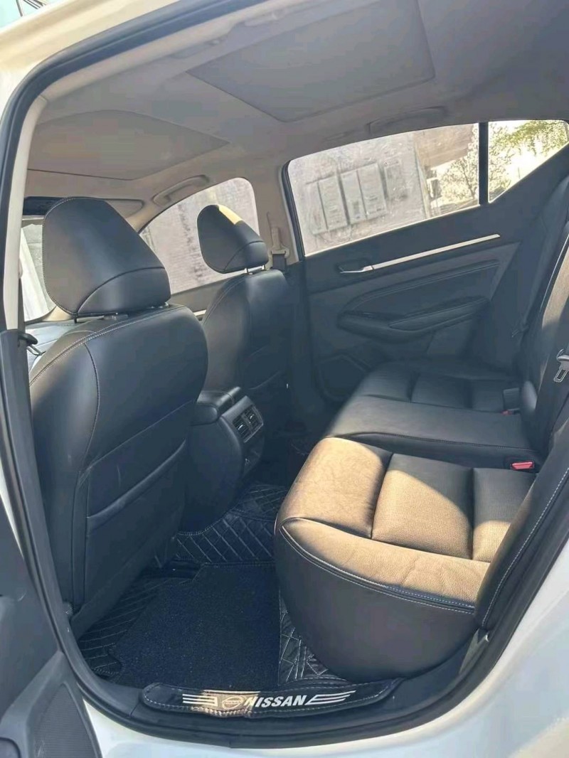 济宁21年日产天籁5