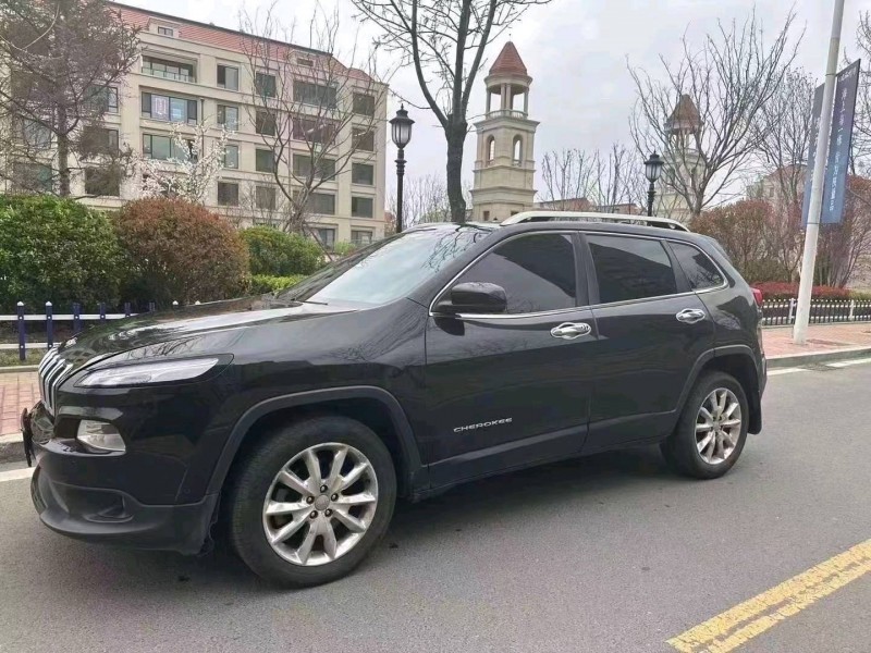 济南15年Jeep自由光2