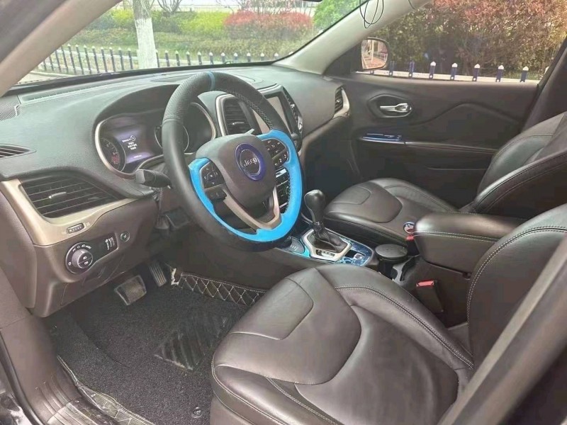 济南15年Jeep自由光4