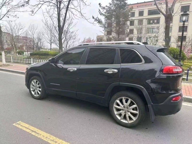 济南15年Jeep自由光5