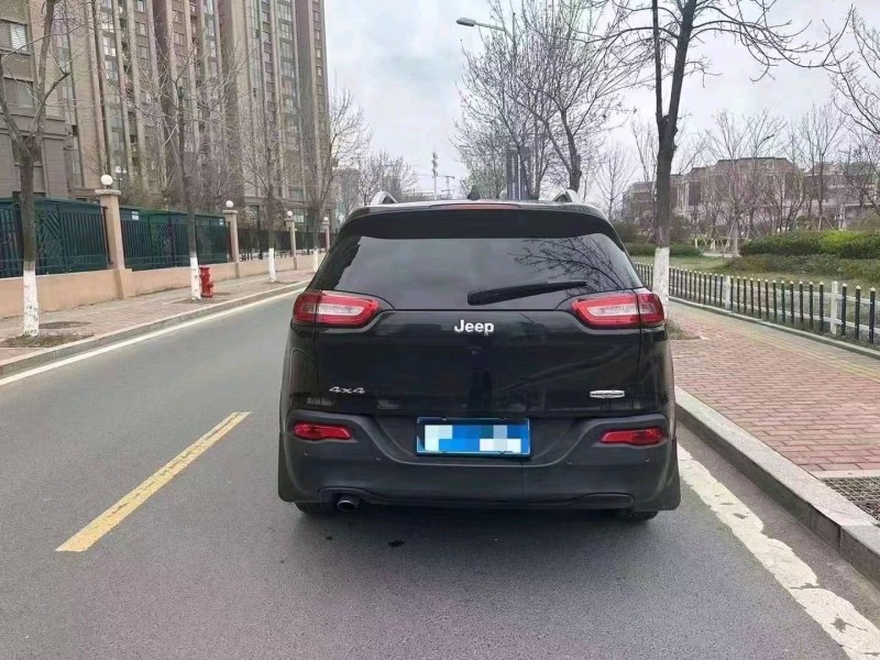 济南15年Jeep自由光8