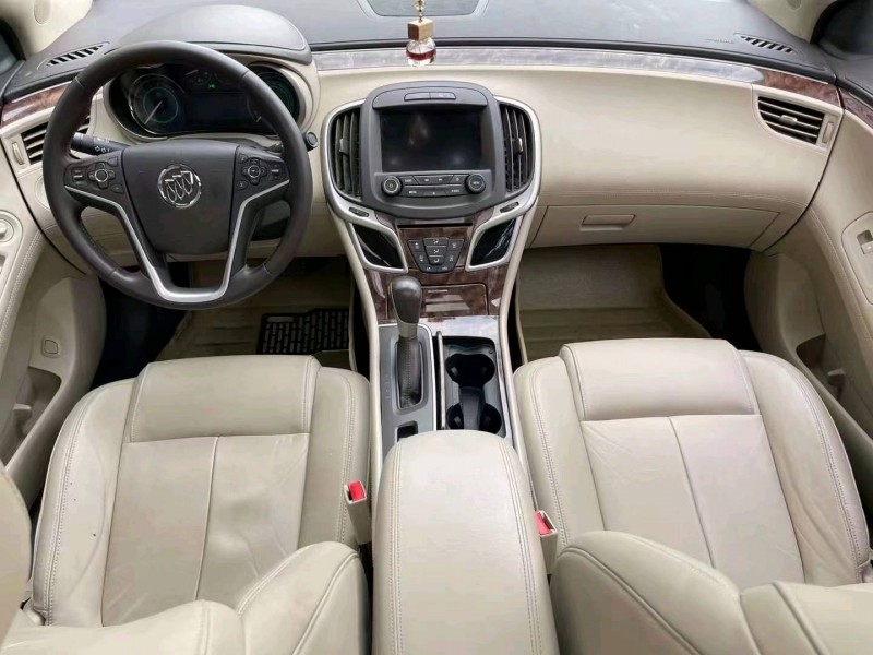 济宁16年别克君越5