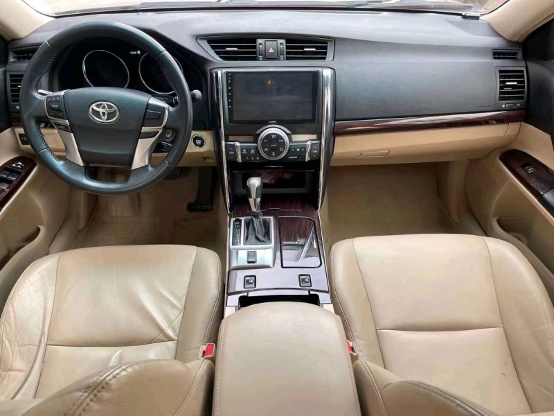 济宁12年丰田锐志5