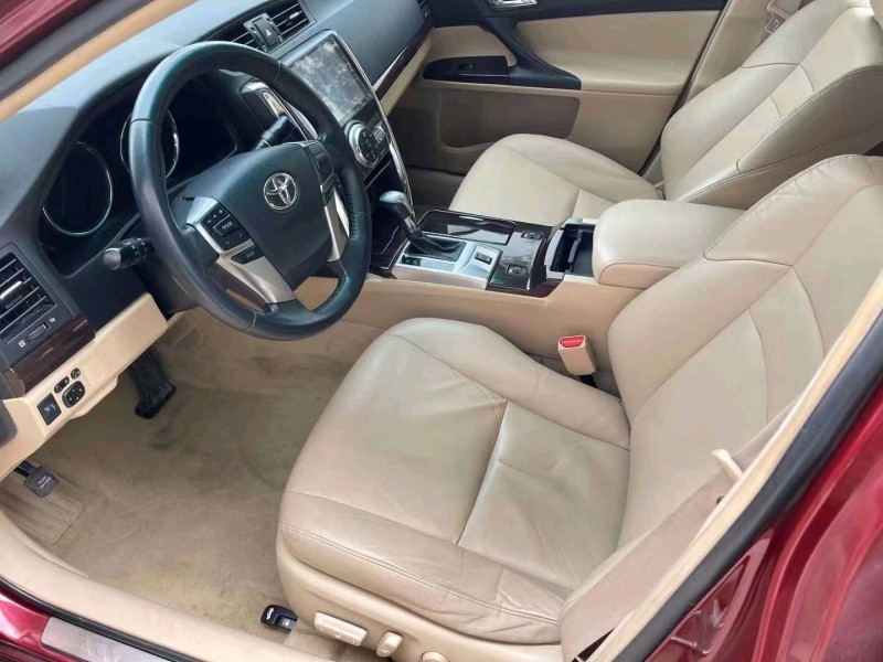 济宁12年丰田锐志6