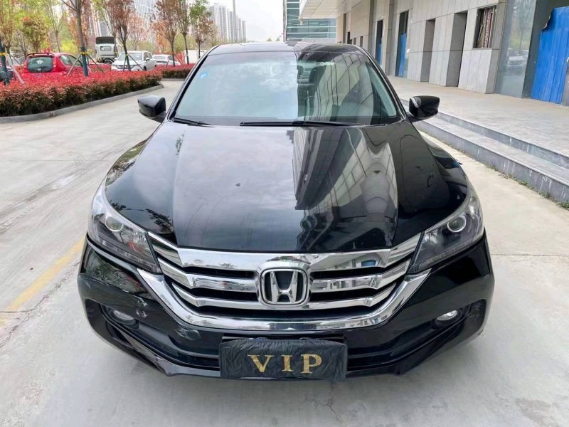 济宁14年本田雅阁1