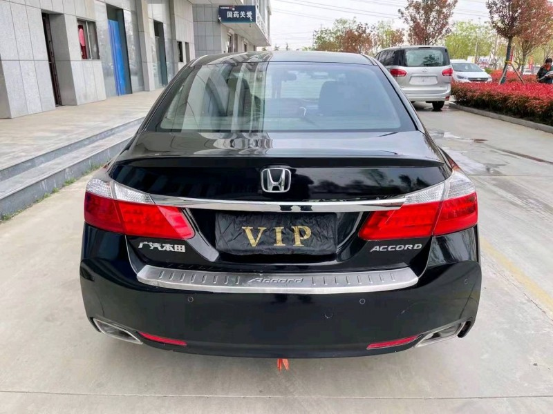 济宁14年本田雅阁9