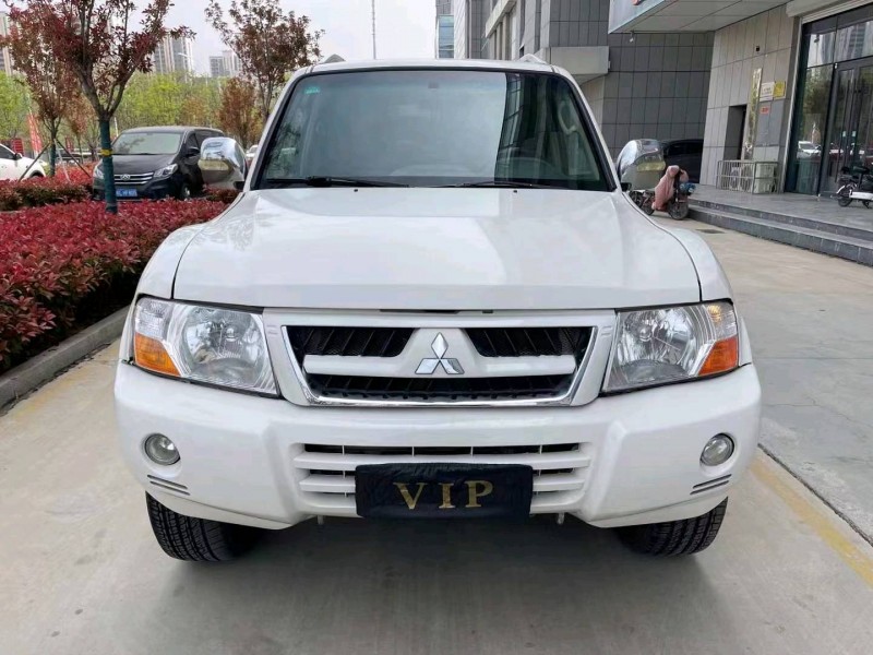 济宁12年三菱帕杰罗1
