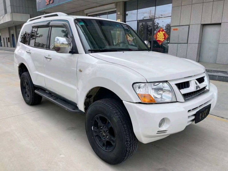 济宁12年三菱帕杰罗3