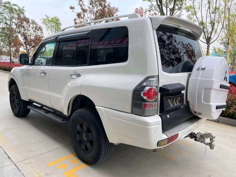 济宁12年三菱帕杰罗7